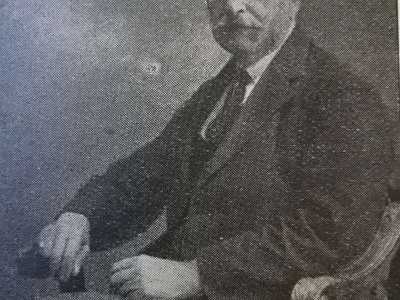 Lorenzo La Rocca -  Erede di generazioni di commercianti, il giovane Lorenzo emerse nel 1878 come ideatore e gestore della pi� grande ditta di alimenti in scatola del territorio, situata tra via Capruzzi e via Giulio Petroni, dove oggi sorge l�ex palazzo della Regione Puglia